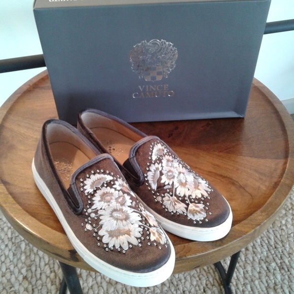 NIB VINCE CAMUTO SLIP ON SNEAKER - Picture 4 of 8